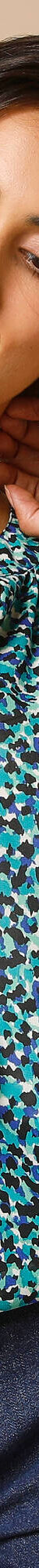 Bloes met Tunesische hals en dierenhuidprint, lange mouwen (groen / blauw) Bloes met Tunesische hals en dierenhuidprint, lange mouwen (groen / blauw)